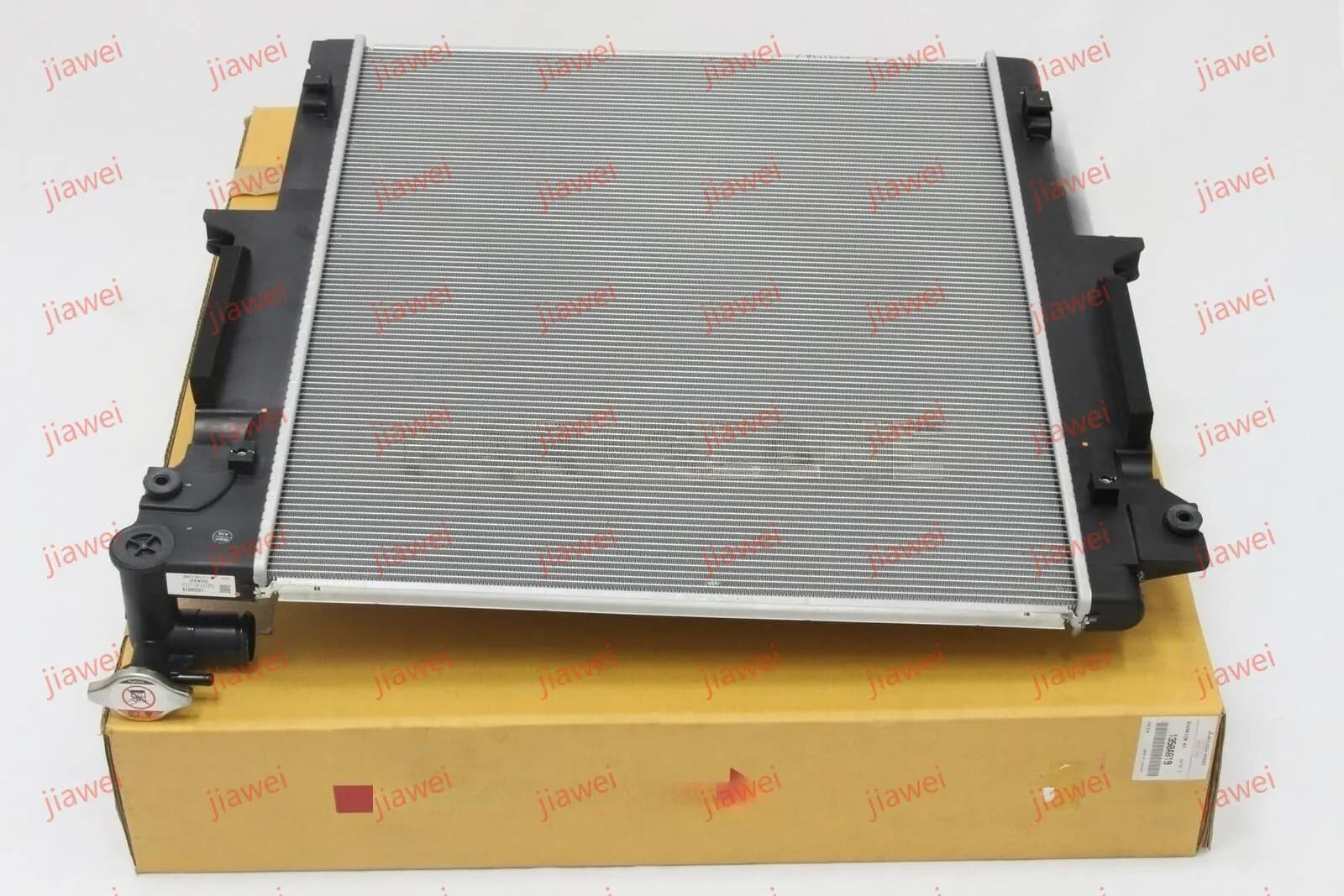 Radiator AT | OE 1350A536 | Mitsubishi | Cooling Systems | Image 1